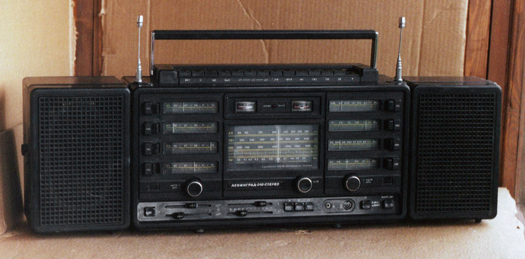 Многошкальный приемник высшего класса из СССР — Ленинград-010