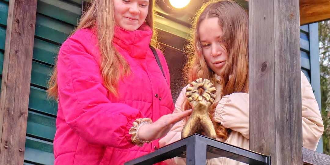 Тропою поморских козуль: в посёлке на берегу Белого моря появились необычные скульптуры-обереги