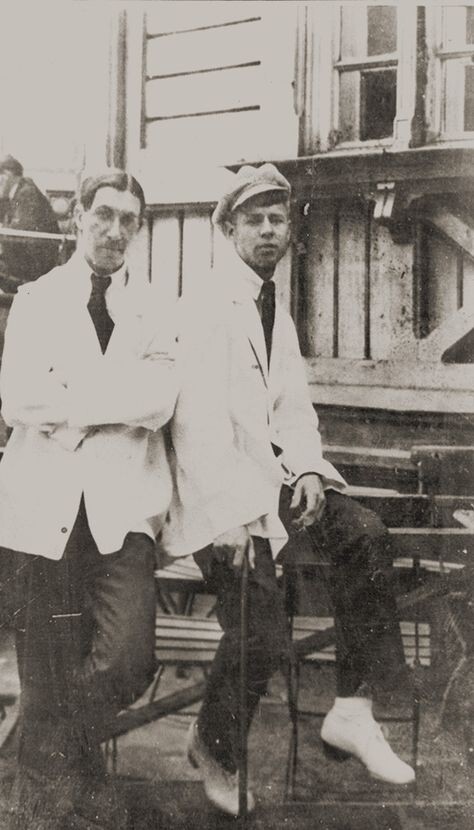 Анатолий Мариенгоф и Сергей Есенин