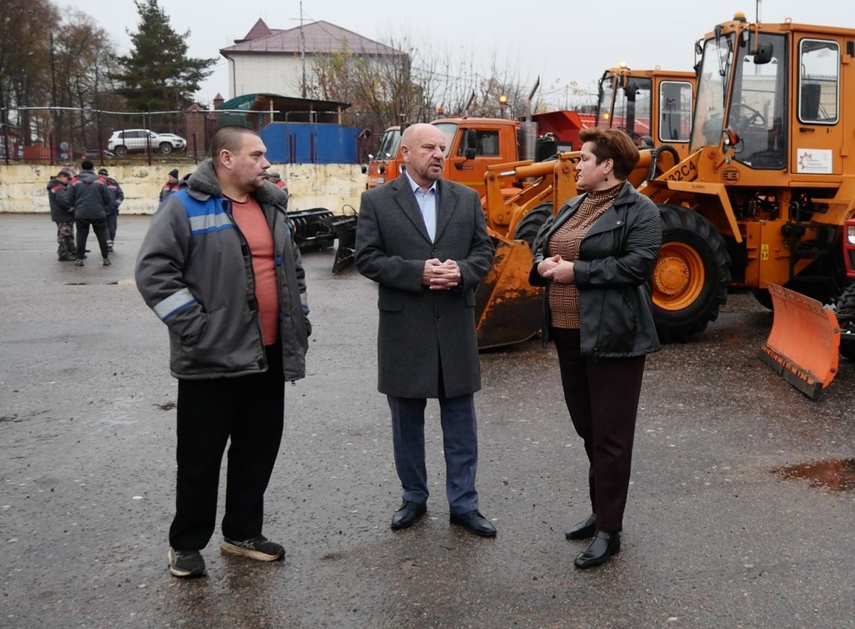 А.С. Голубев, А.В. Дранишников и директор МБУ "КГБ" А.Л. Шувалова. 