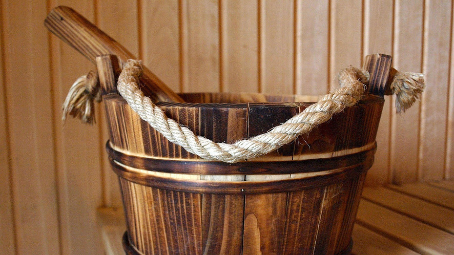 Чем отмыть дерево в бане: 8 методов борьбы с сажей и плесенью