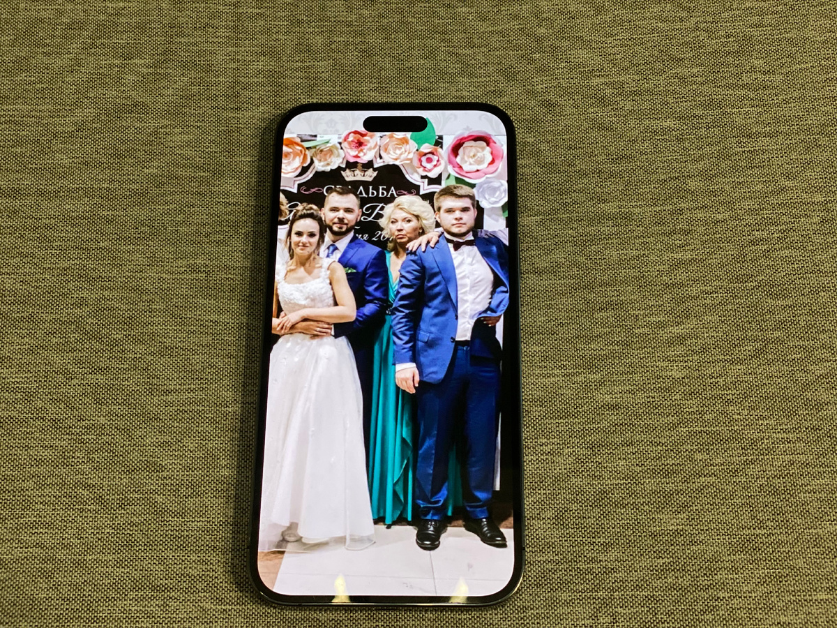 Шли годы, подруги и знакомые приглашали на свадьбы детей, а мне очень хотелось, чтобы в наш семейный альбом пополнился новыми свадебными фотографиями. 