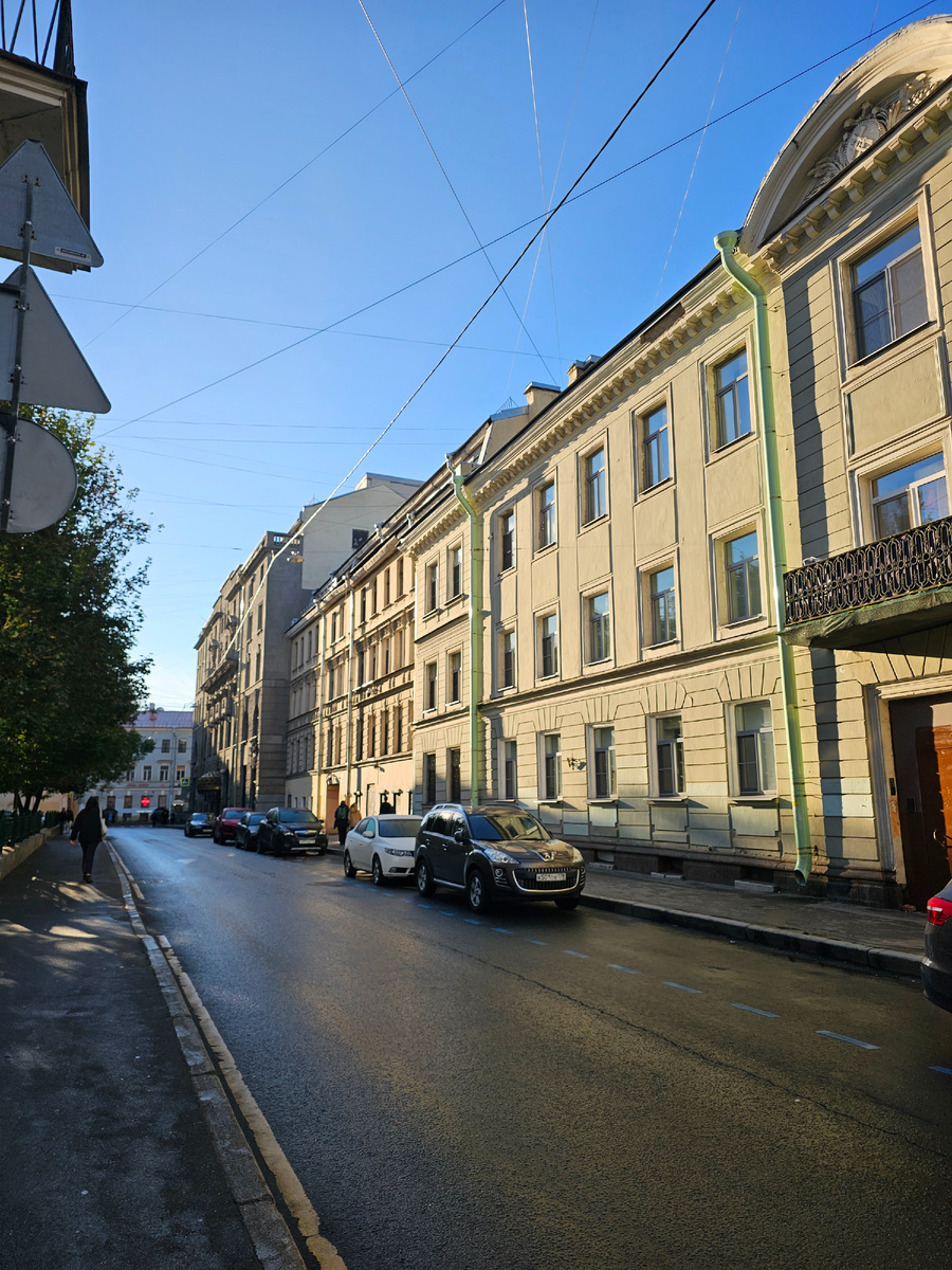 Иду на вокзал. Город просыпается