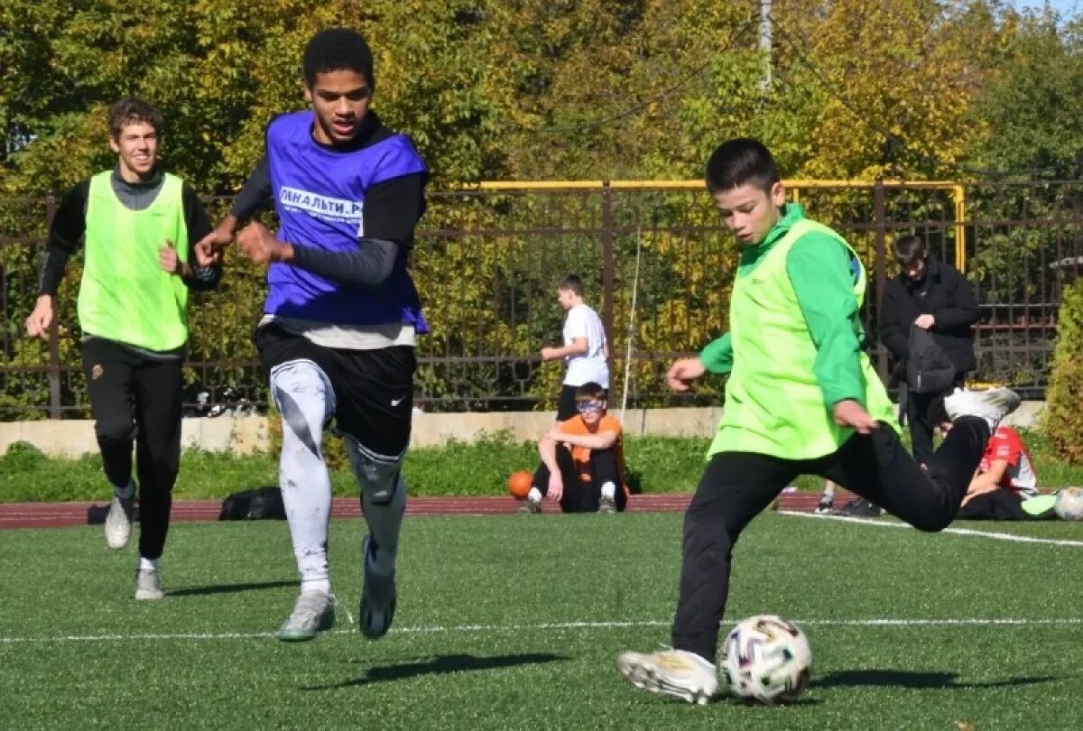    В Майкопе проходит турнир по мини-футболу памяти Романа Торохова