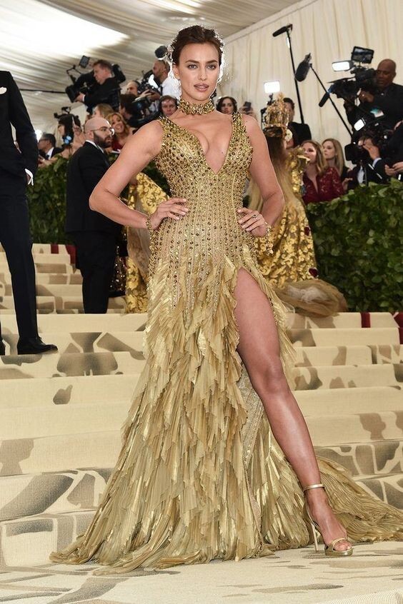 фото сделано на Met Gala 2018 — ежегодном балу Института костюма при Музее Метрополитен в Нью-Йорке.