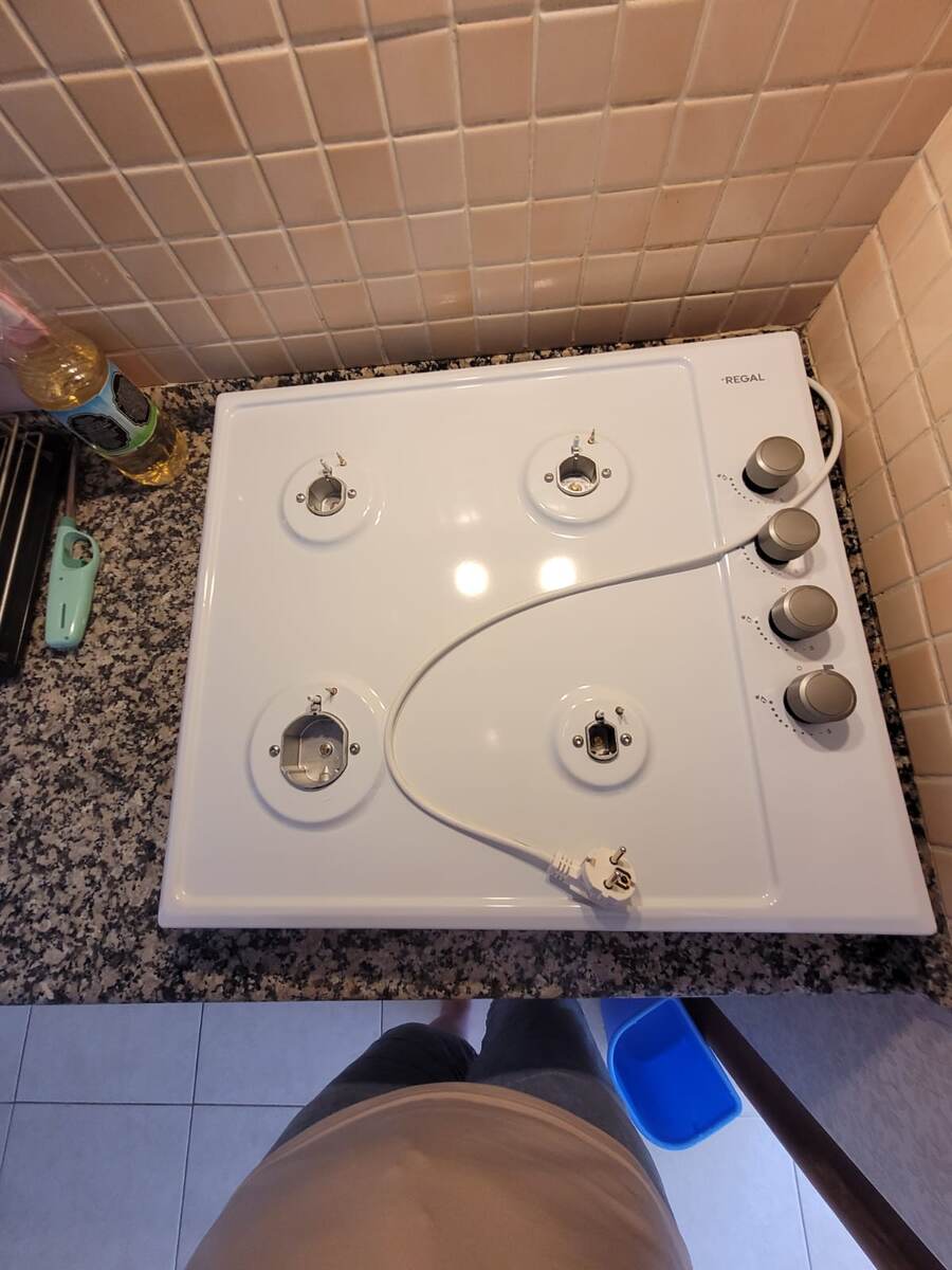 Это плита из магазина. Прикидываем.Фото автора.