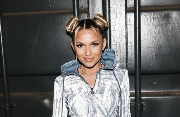    Она с детства мечтала стать звездой