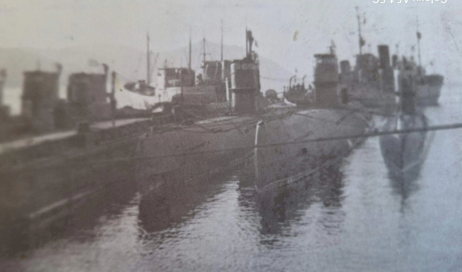 Подводные лодки у пирса в Марчекане.  Фото:  Виталий Ткач.