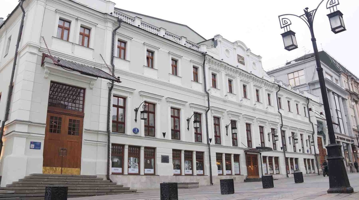 Спектакли МХАТ имени Чехова проходят на трёх сценах — основной, малой и новой. Некоторые постановки: «Чайка», «Телефон доверия», «Мама», «Жизель Ботаническая» 