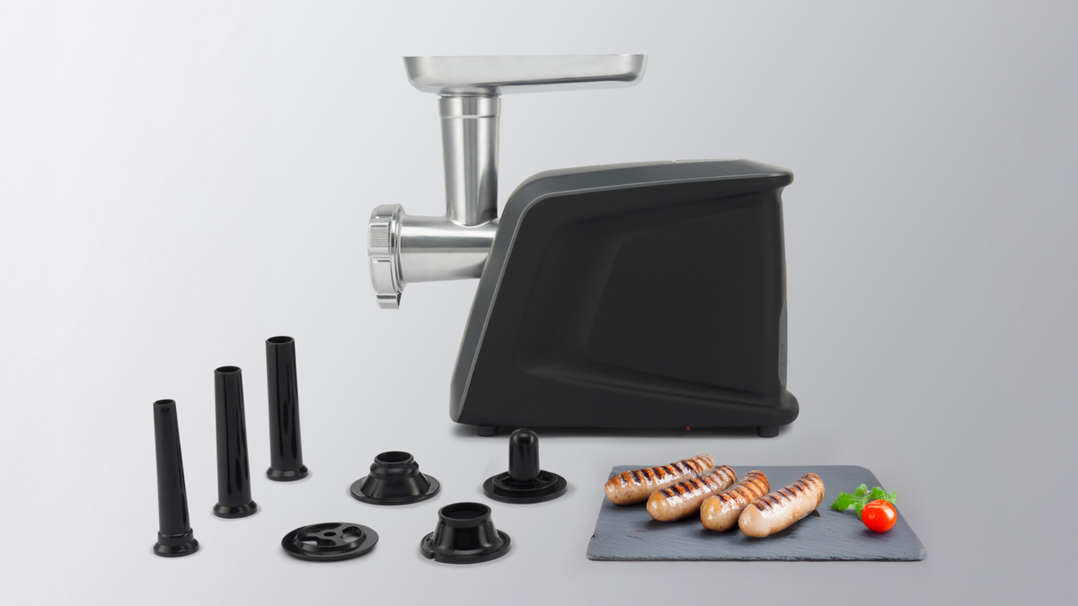 Мясорубка Polaris PMG 3090 RUS с насадками для кеббе и домашних колбасок.