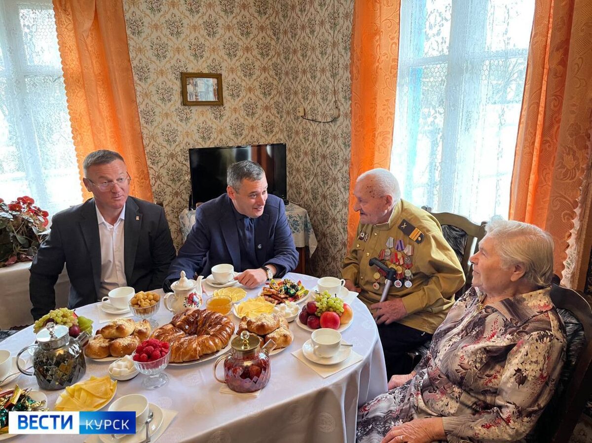    Губернатор Курской области встретился с 99-летним ветераном
