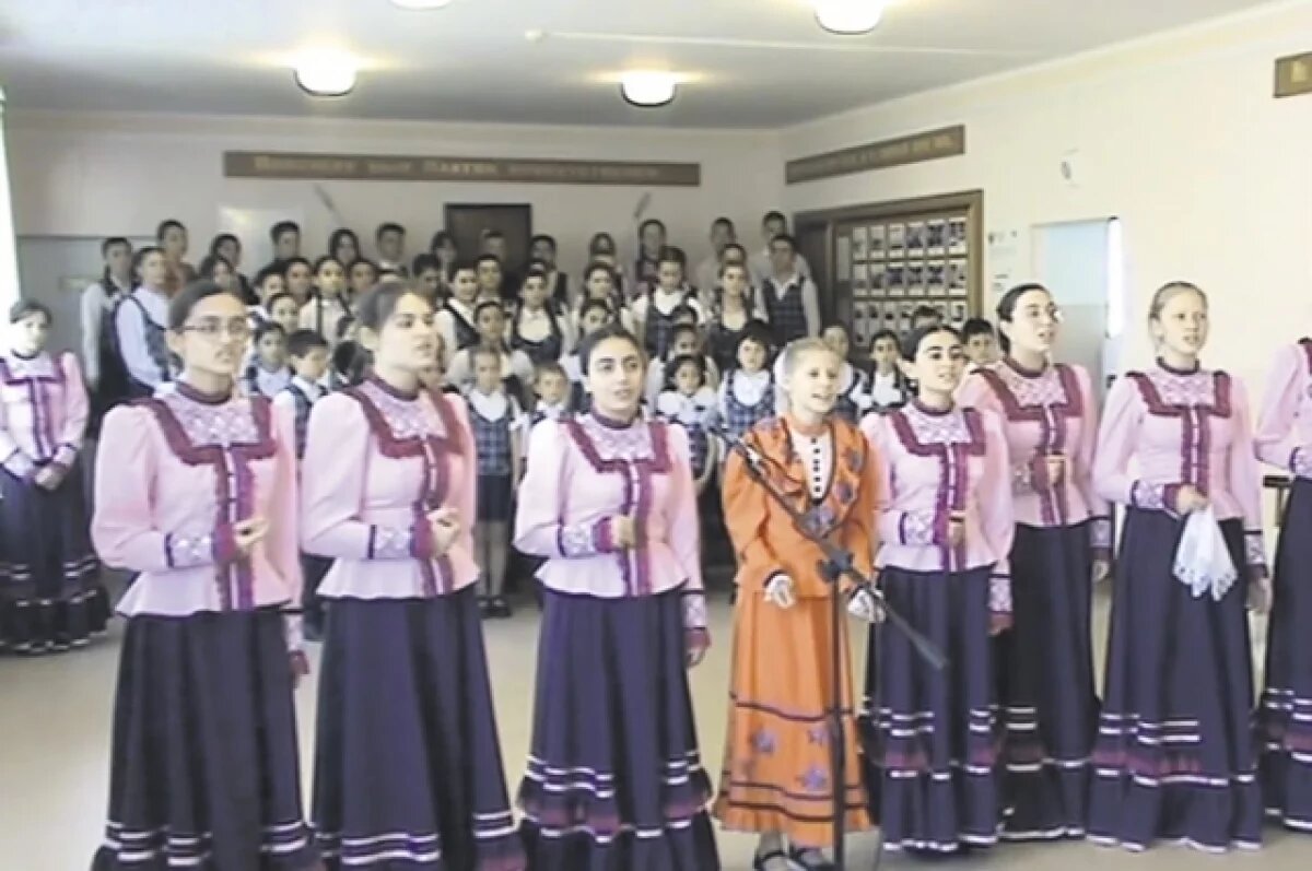    С казачьим колоритом.