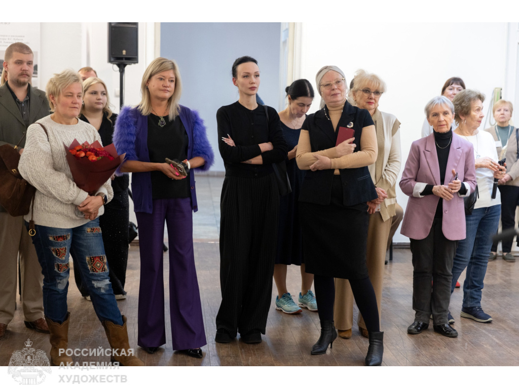 Гости выставки к 45-летию Отделения архитектуры РАХ в МВК РАХ. Фото: Виктор Берёзкин, пресс-служба РАХ
