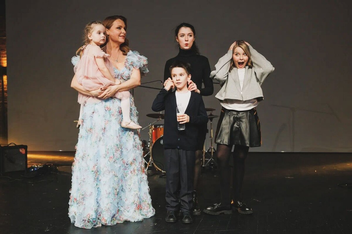 Светлана Антонова с детьми