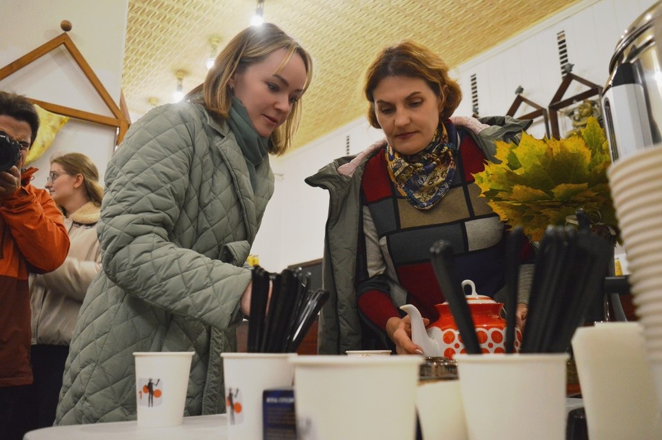    В этот вечер зрителей грели чай и поэзия Анастасия АСТАШОВА