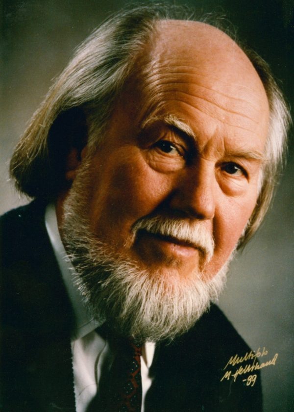 На фотографии: Нильс Болин (швед. Nils Ivar Bohlin) – шведский инженер, изобретатель трёхточечного ремня безопасности.