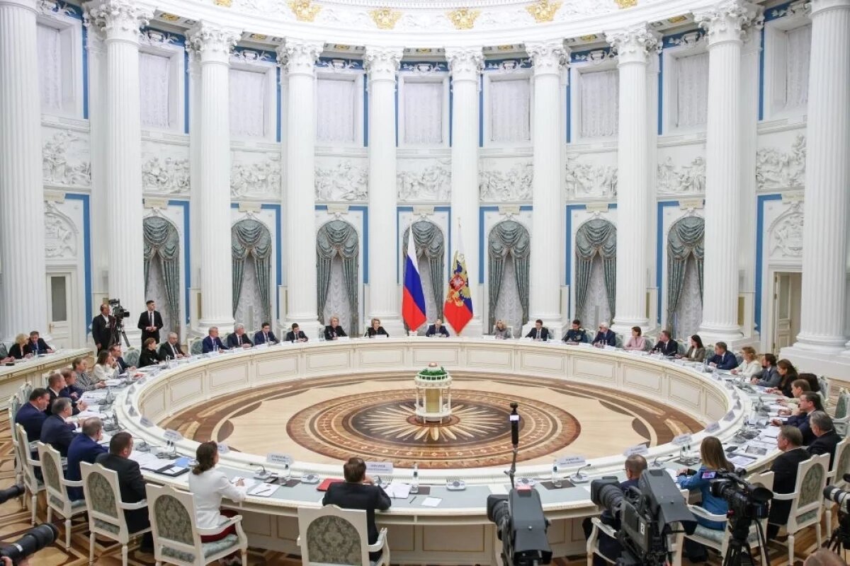    Повышение рождаемости обсудили на совете по демографической и семейной политике.