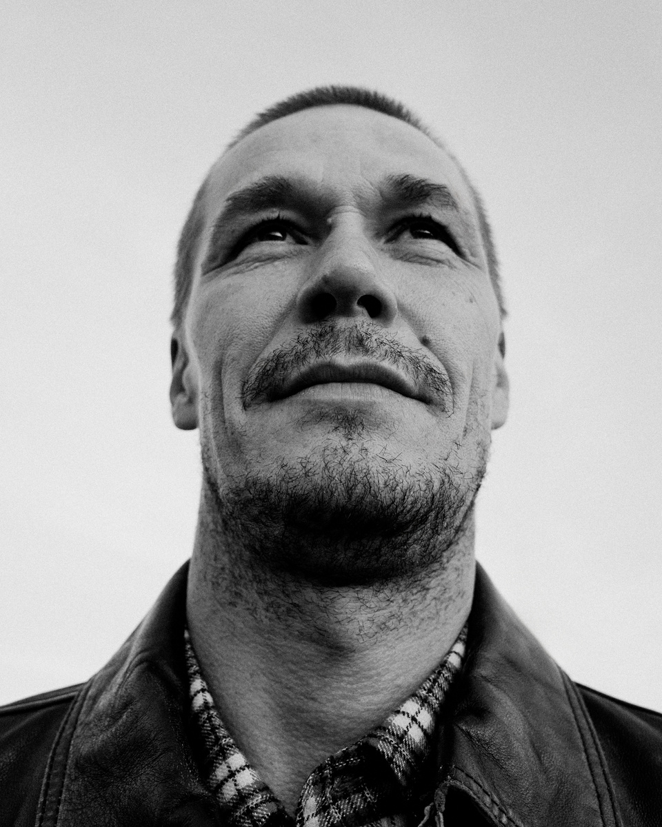    Куртка, STRELLSON; рубашка и майка, MAAGФотограф: Дима Чёрный