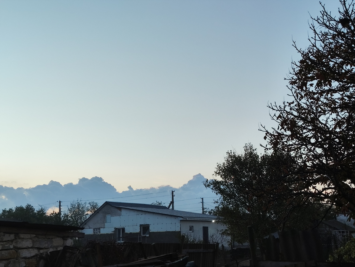 Где-то там солнце встает...