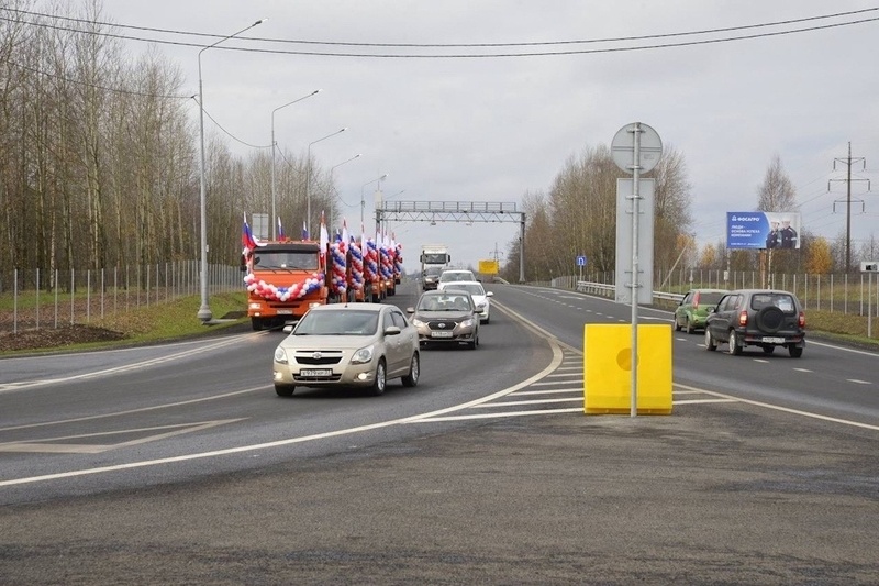    По телемосту старт движению транспорта дали заместитель председателя правительства России Марат Хуснуллин, руководитель Федерального