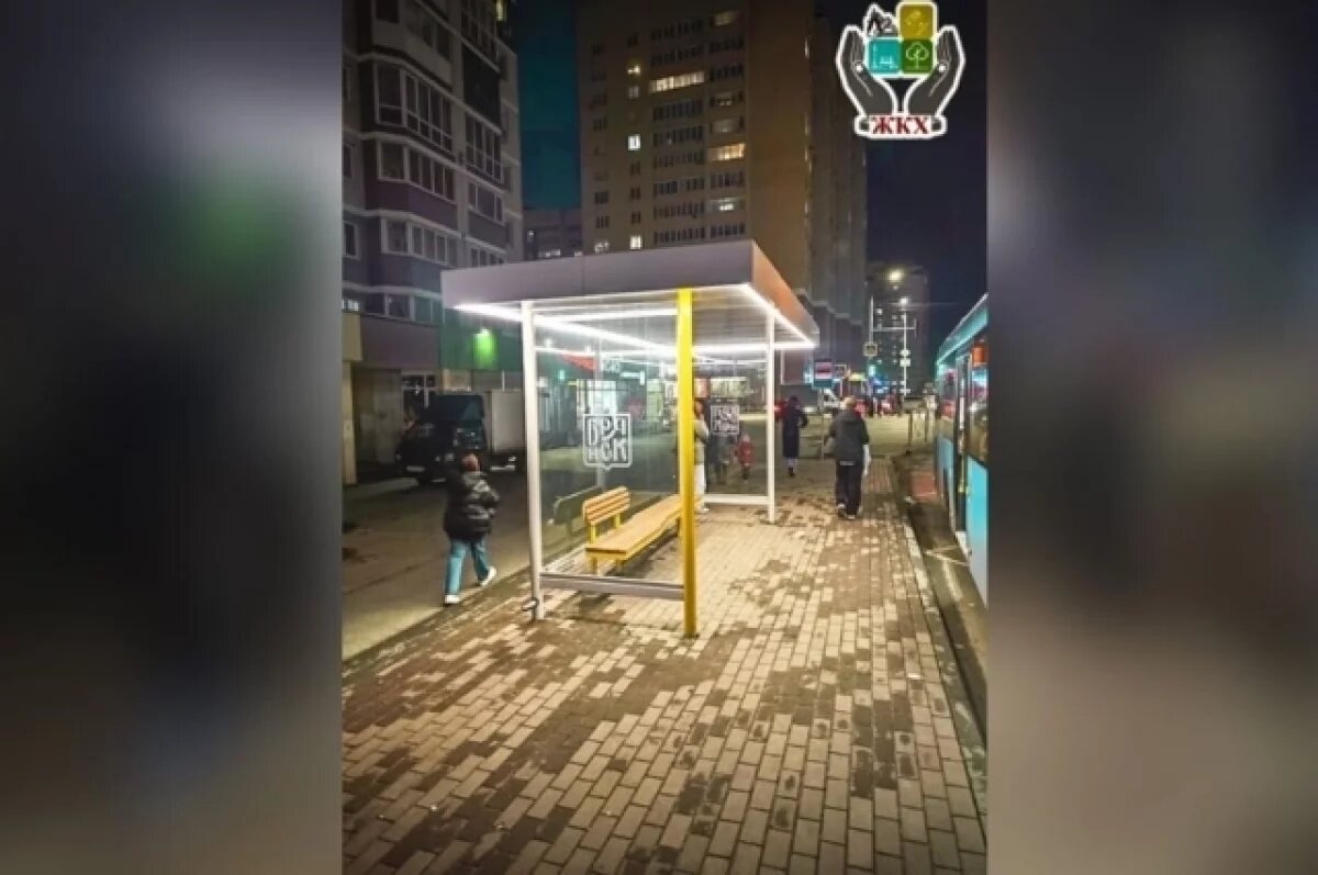    На улице Горбатова в Брянске установили новые остановочные павильоны