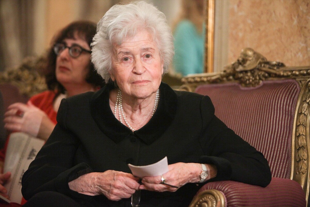    Ирина Антонова: Я поздно поняла, что хочу заниматься искусством. В детстве мечтала стать балериной./Евгения Смолянская