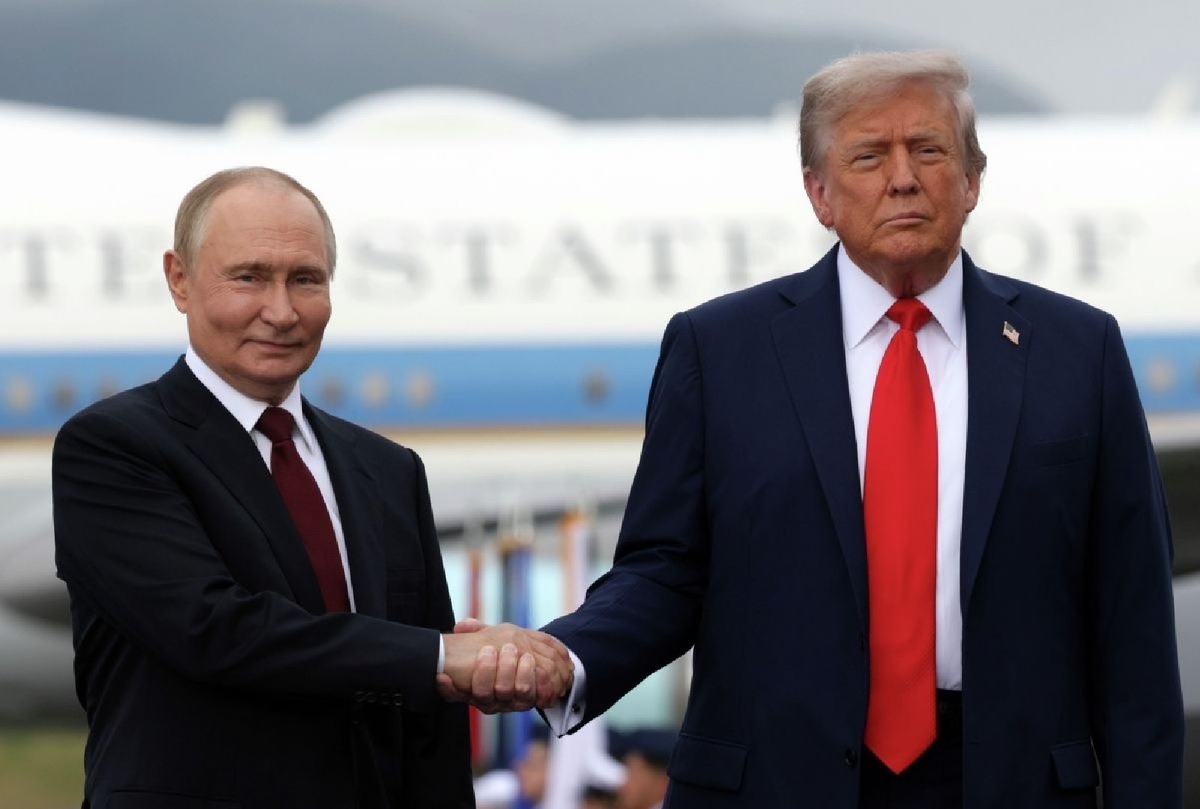    Президент РФ Владимир Путин и президент США Дональд Трамп (фото: РИА Новости / Гавриил Григоров)