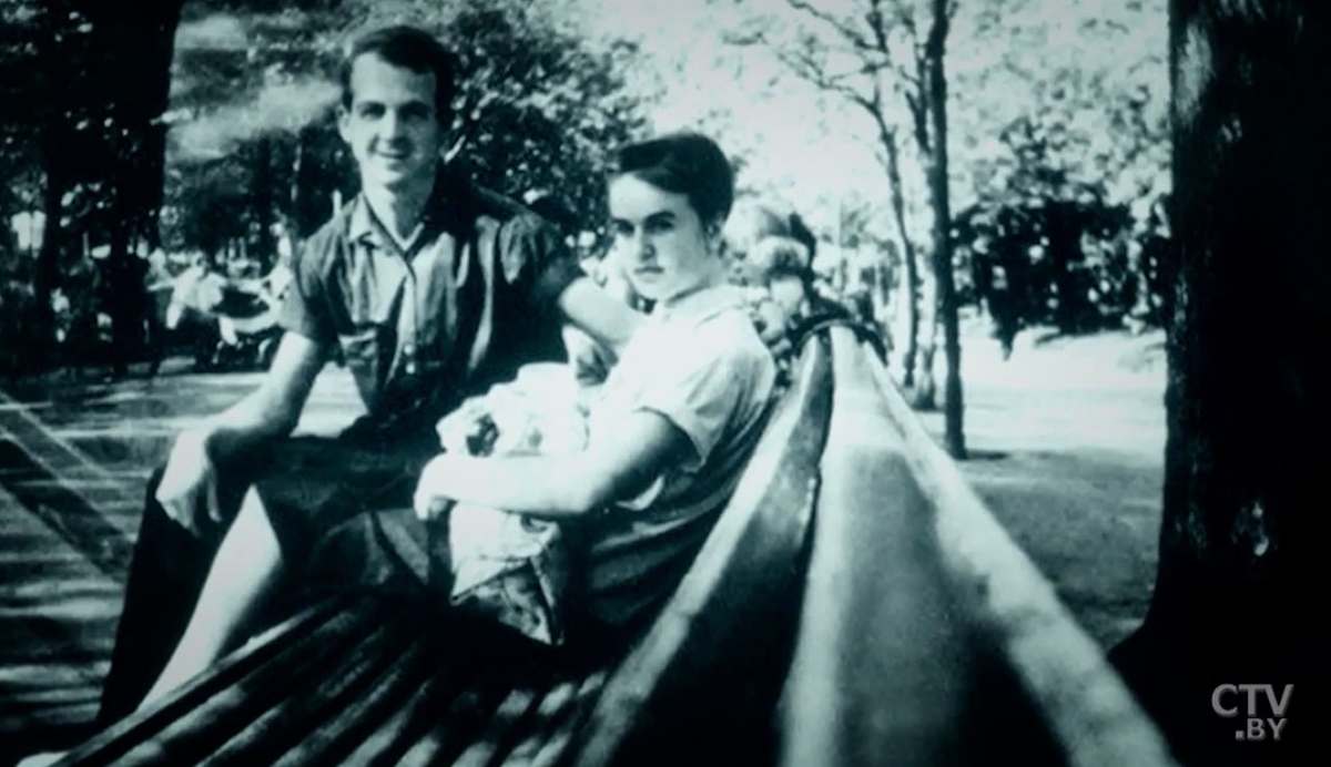 Освальд с супругой и ребёнком в Минске. Фото: ctv.by