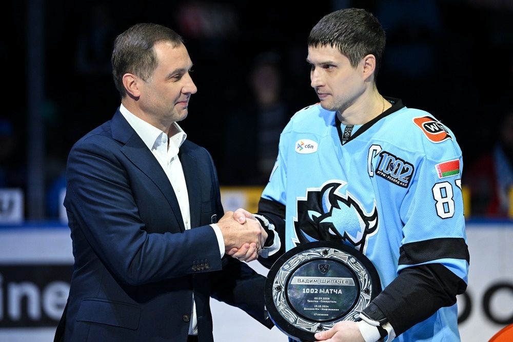    Вадим Шипачев уже покорил отметку в 1000 сыгранных матчей в КХЛ и теперь движется к 1000-очковому рубежу. / Фото: vk.com/hcdinamoby