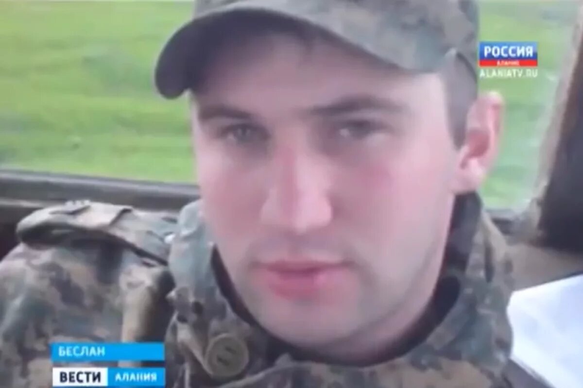    Блоки раскидало взрывом.