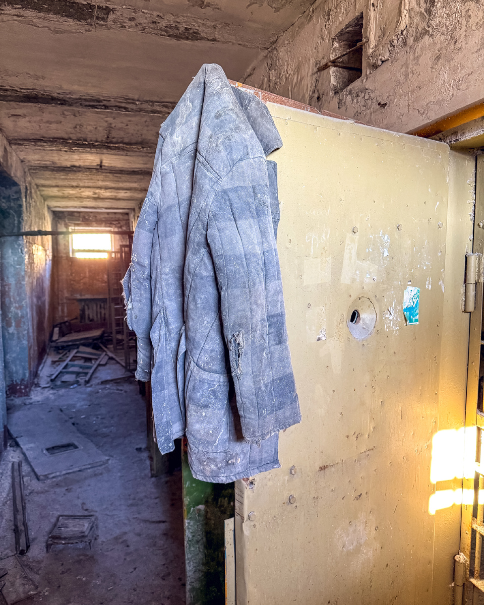 Дверь в карцер