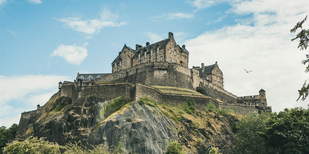 10 самых жутких замков в мире: какие тайны они скрывают