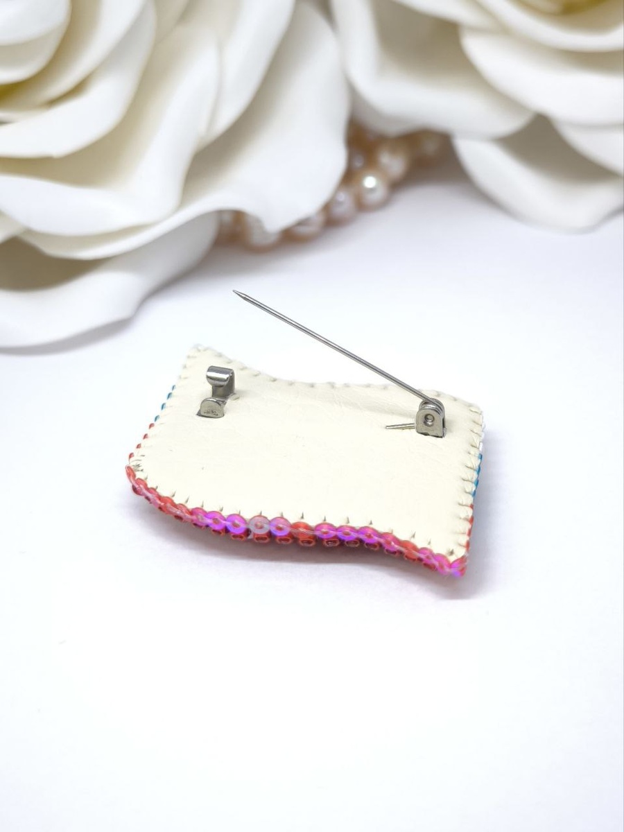 Обратная сторона броши