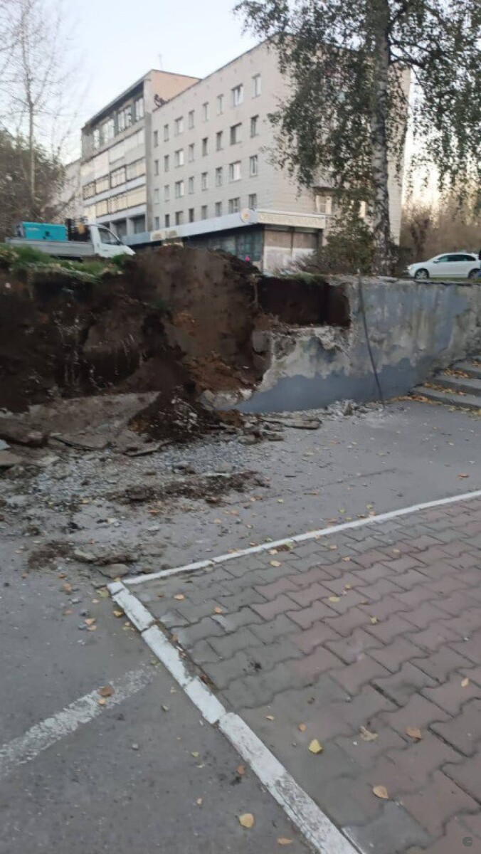    Ремонт аварийных подпорных стенок на проспекте Красноармейском. Источник: Пресс-служба мэрии Барнаула