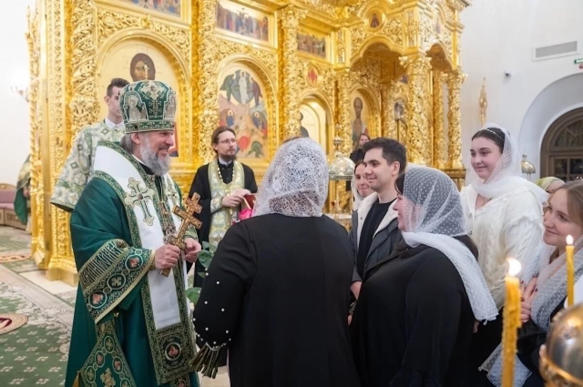    В Твери совершена праздничная литургия в день памяти Амвросия Оптинского