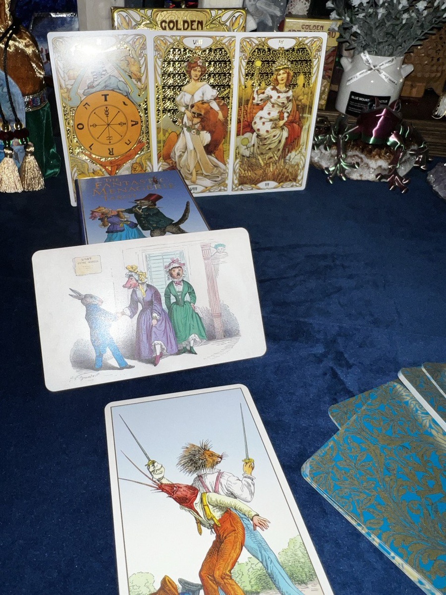 "Двойка Мечей" в колоде  таро "Фантастический зверинец"