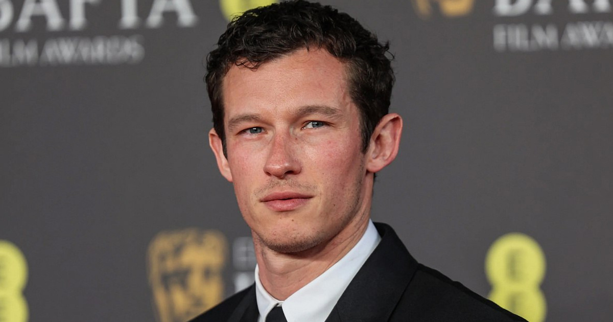    Каллум Тернер и Адриа Архона снимутся в фильме Alone Together (фото 1)