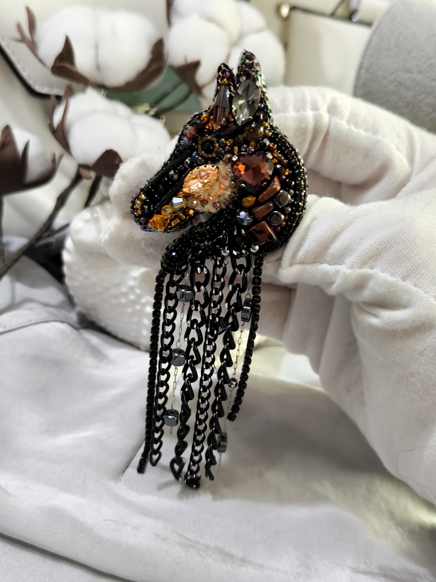 Брошь ручной работы Лошадь. 