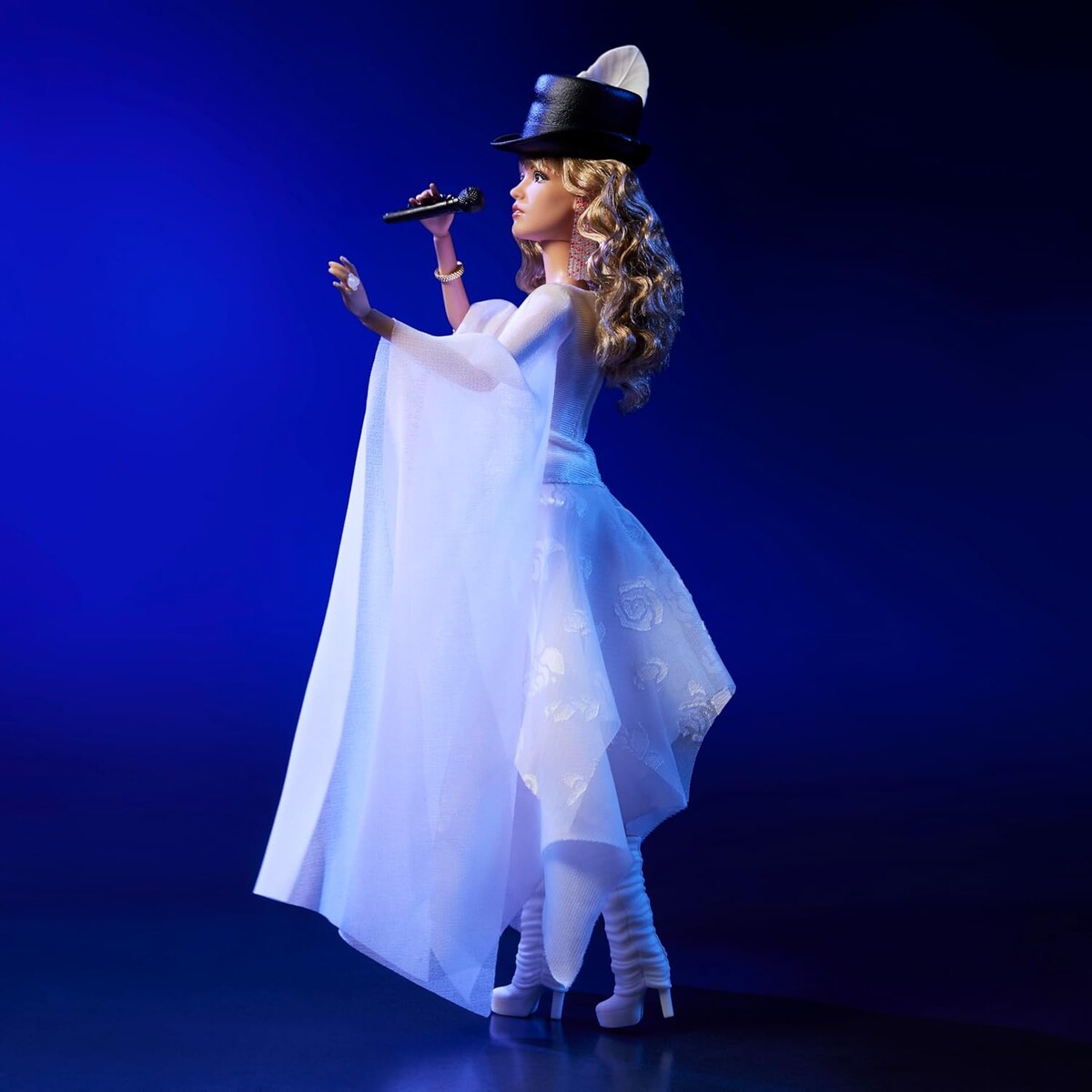    Компания Mattel выпустила Барби в образе певицы Стиви Никс (фото 3)