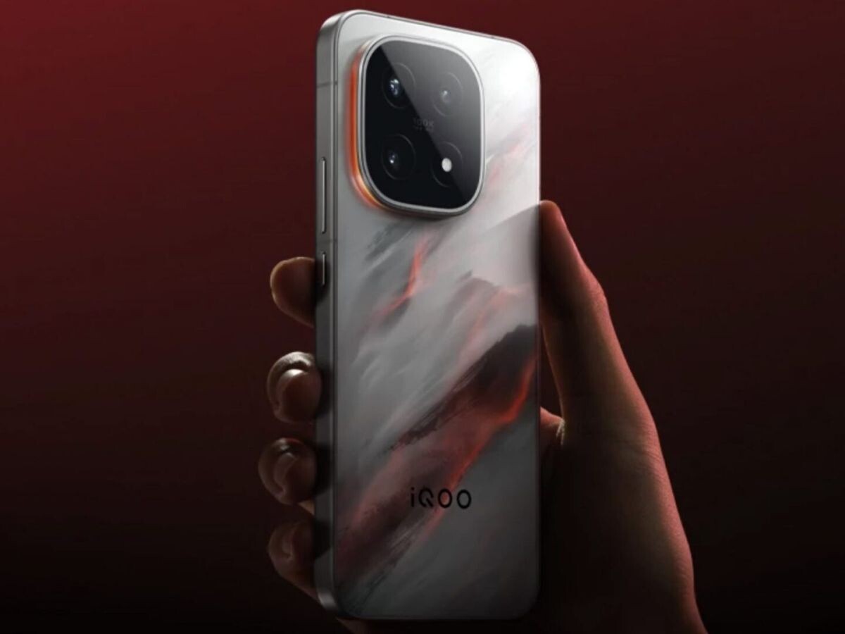    Инсайдер сравнил OLED-дисплей нового поколения iQOO 15 с экраном Galaxy S25 Ultra