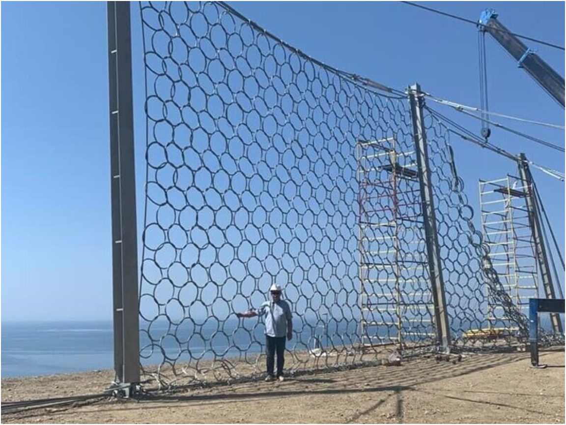 А.М. Назаров на строительной площадке: идет установка камнеулавливающих барьеров RMC