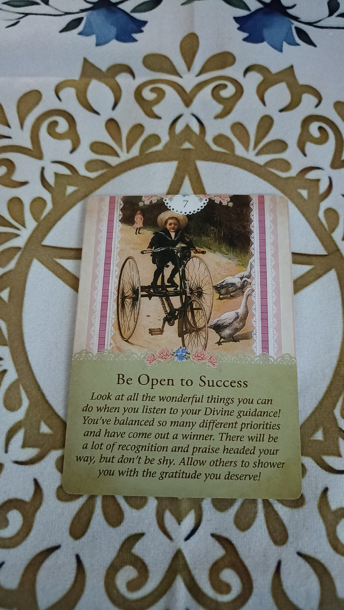 Карта дня из колоды Таро Ангелов-Хранителей Рэдли Валентайна на тему: Позитивный совет от карт Таро