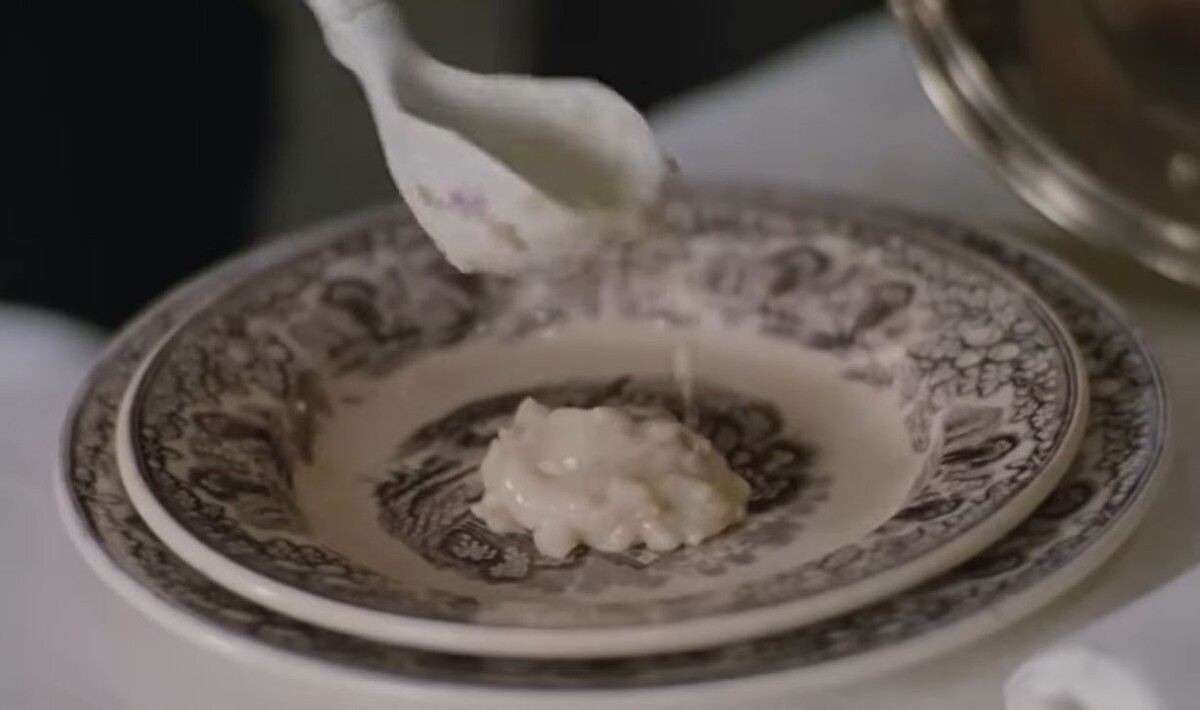 "Овсянка, сэр!" - тарелки от Jonson Bros в фильме "Собака Баскервилей"