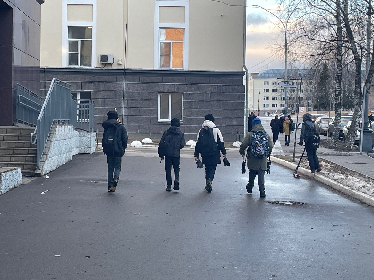    Слова, которые специально пишут с ошибками, считая неприличным верный вариант