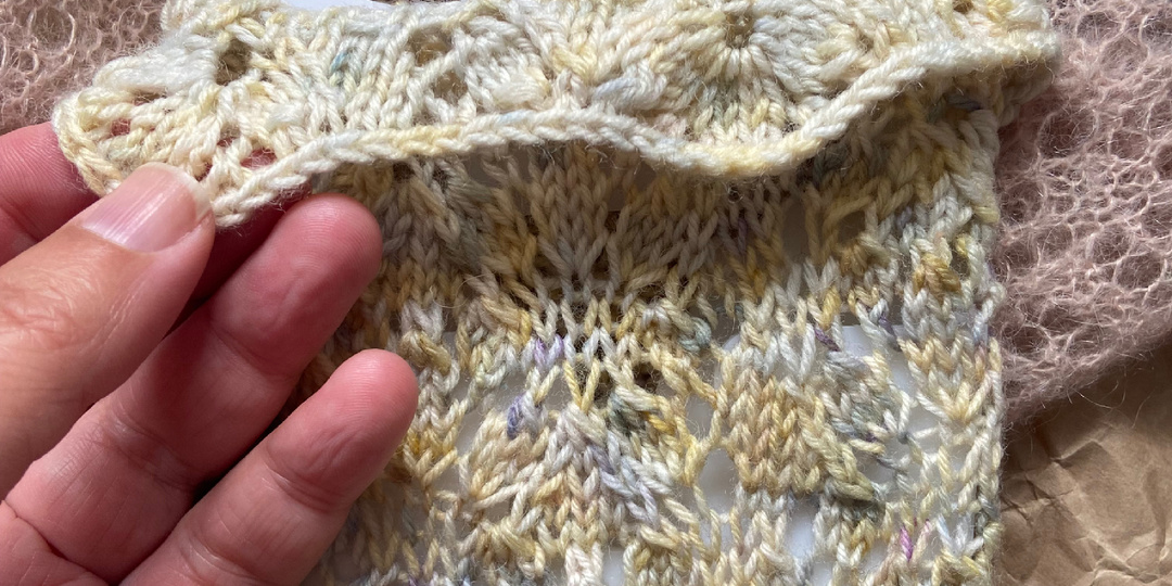 Носки спицами с узором «Белый клевер» из пряжи 300г/100 м, мастер-класс по вязанию носков для спиц № 3.