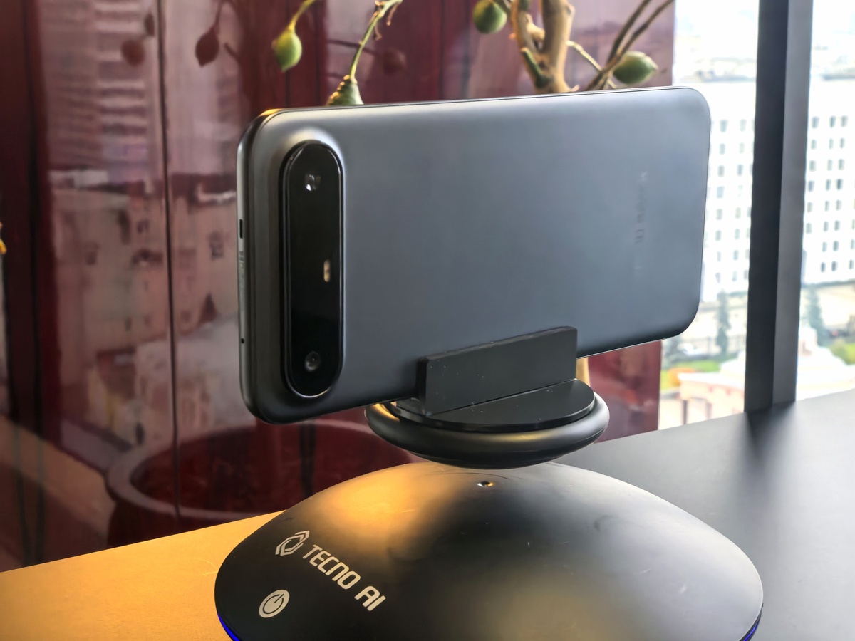    TECNO SPARK Slim / TECNO
