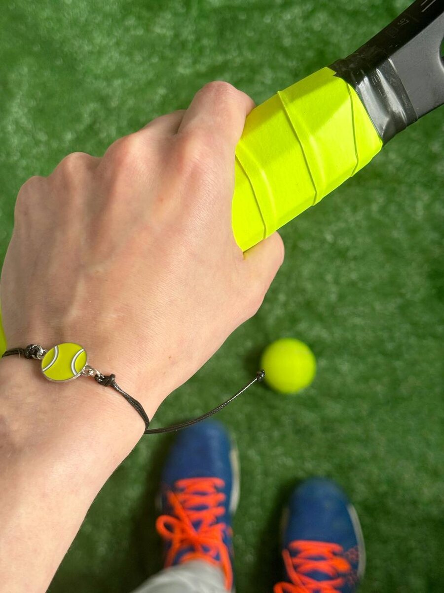 Носите браслет во время важных матчей, чтобы привлечь победу.