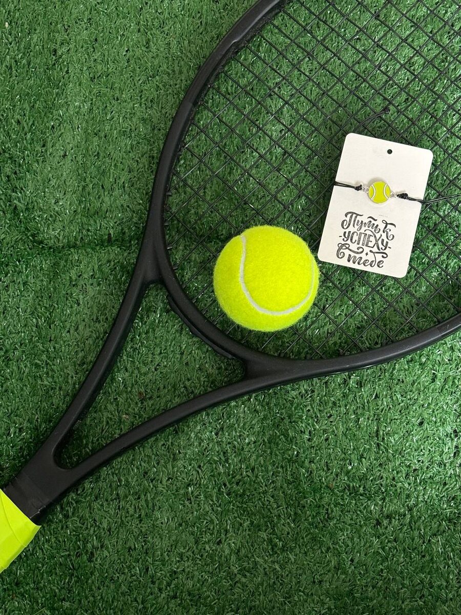 Носите браслет с джинсами, футболками или платьями – он всегда будет выглядеть стильно.