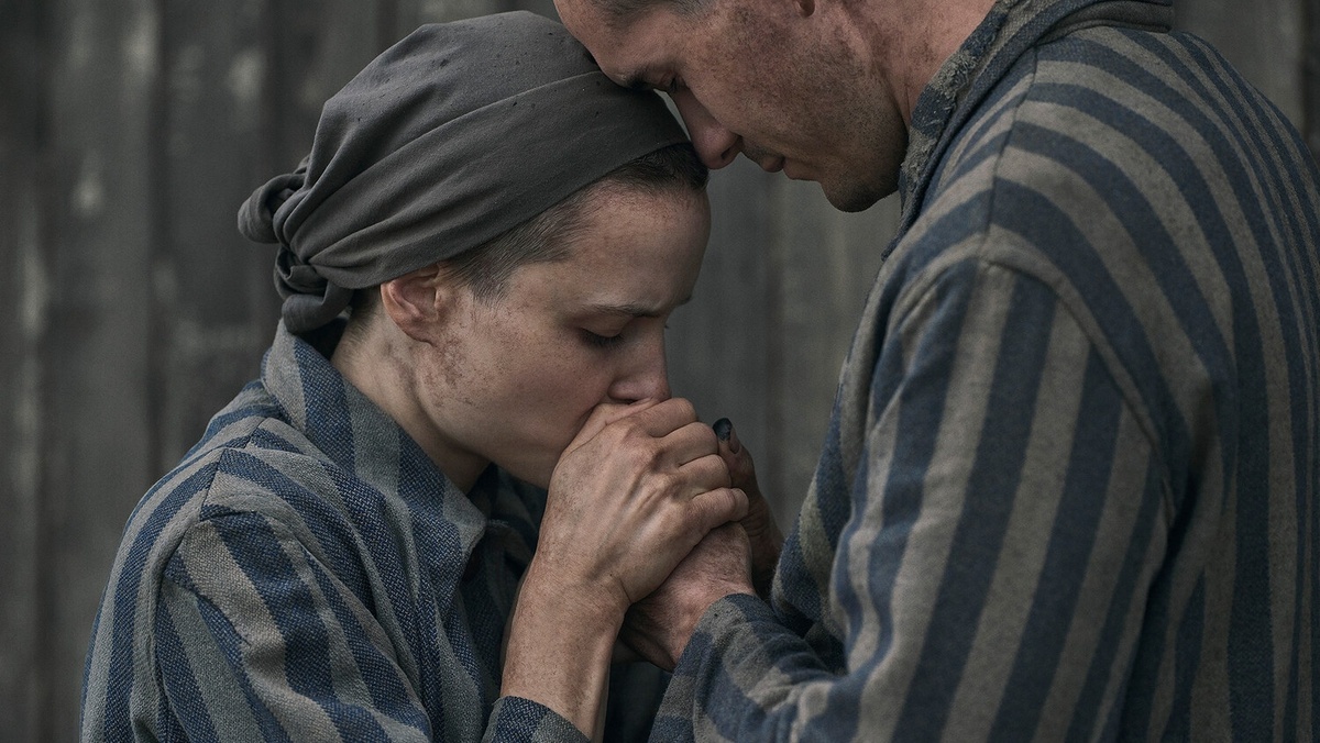 Кадр из мини-сериала «Татуировщик из Освенцима», 2024 год, режиссер Тали Шалом-Эзер