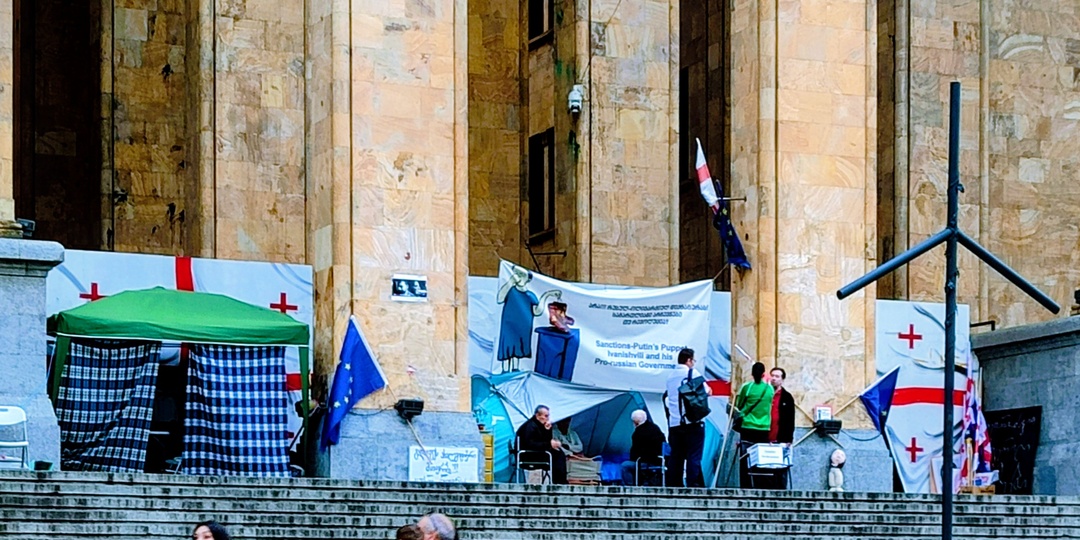 Как уничтожали и восстанавливали наследие «русских оккупантов» и другие истории проспекта Руставели